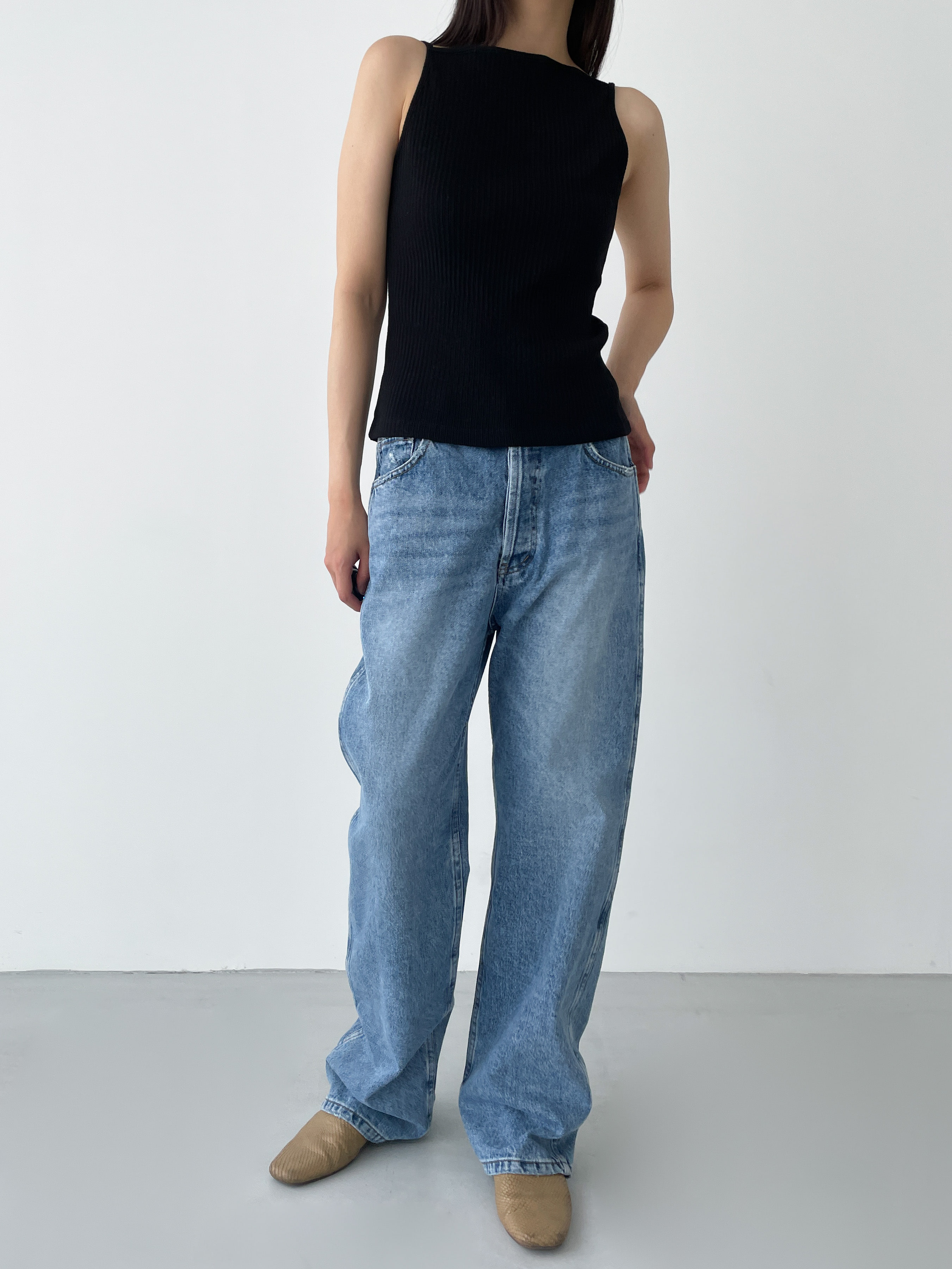 /STRAIGHT FIT BUTTON JEANS